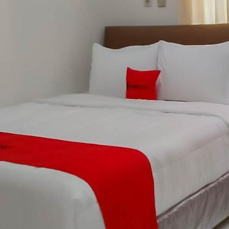 Reddoorz @ Jalan Ahmad Yani Hotel Karawang Exterior photo