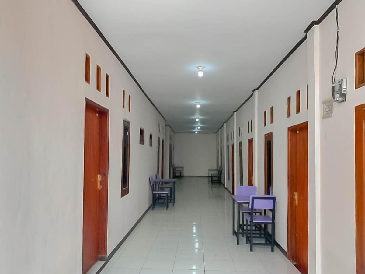 Reddoorz @ Jalan Ahmad Yani Hotel Karawang Exterior photo